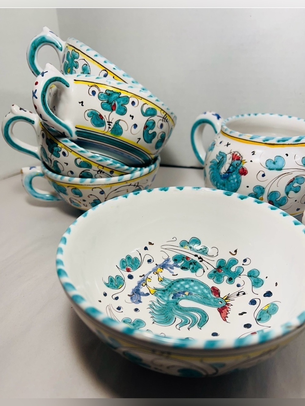 Various Deruta Italy hand painted pottery pieces. - Picture 4 of 7